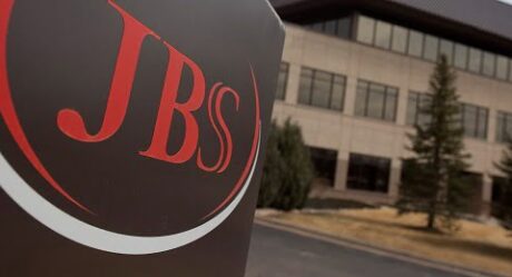 JBS nega irregularidades e diz que ‘repudia veementemente’ adulterações