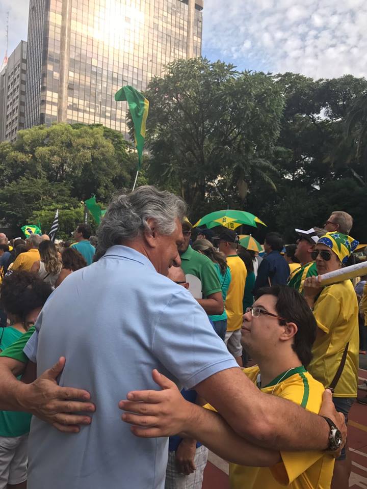 Senador por GO, Caiado protesta em SP. No DF, é nome para governador ou presidente