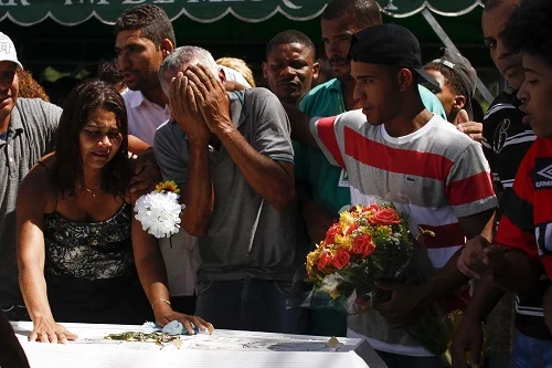 familia jovem morta no rio