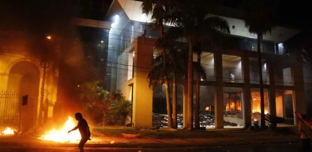 incendio congresso paraguai