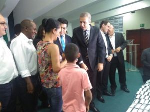 jose eliton entrega oculos