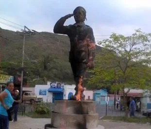 estatua de chavez