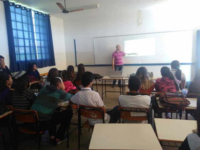 História da Estrada de Ferro Goyaz é apresentada a estudantes de Bonfinópolis