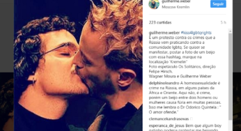 Ator Guilherme Weber beija Wagner Moura em protesto contra a homofobia