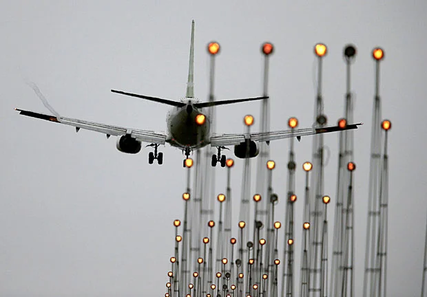 aviao pouso aeroporto sp