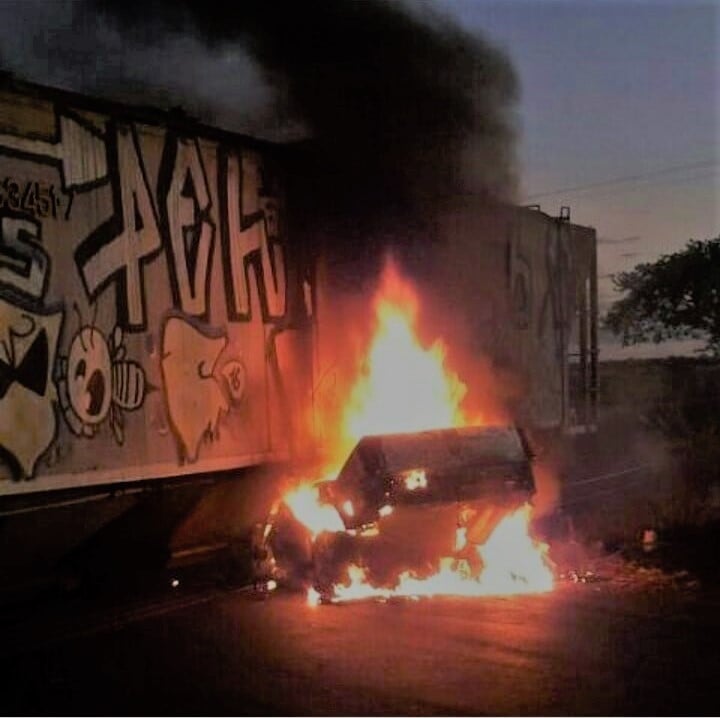 carro se choca com trem em vianopolis