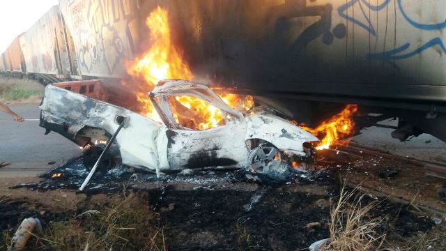 carro se choca com trem em vianopolis 1