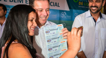 Marconi entrega R$ 500 mil em cheques Mais Moradia