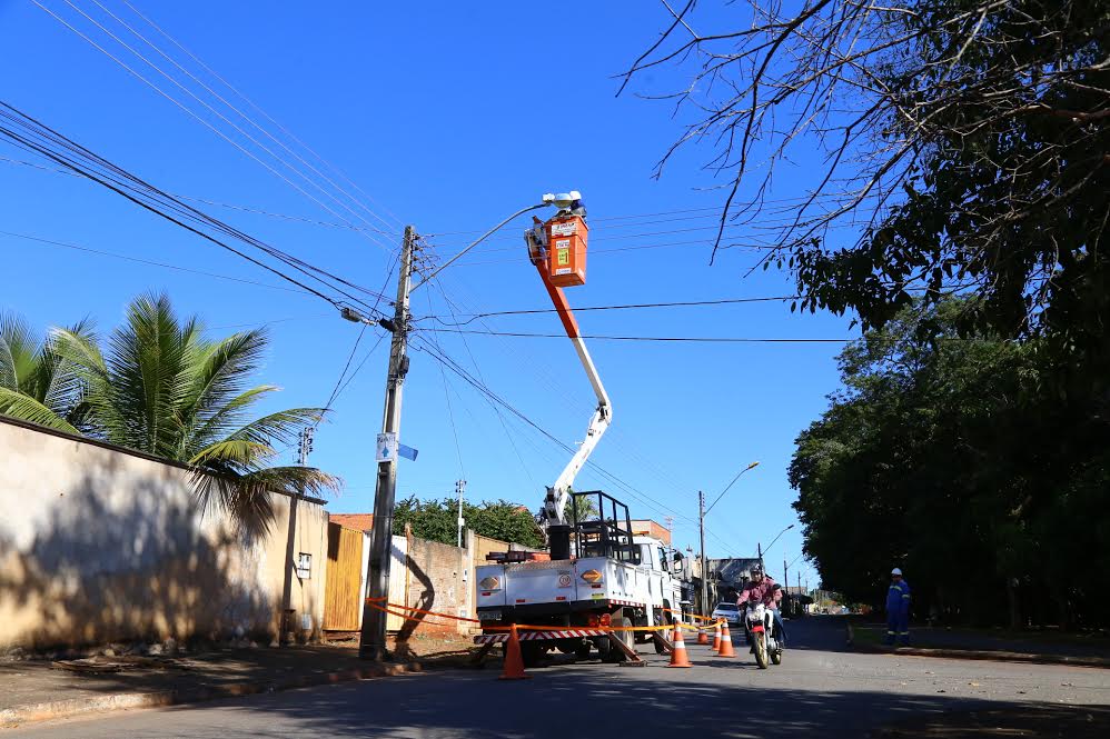 prefeitura troca lampadas