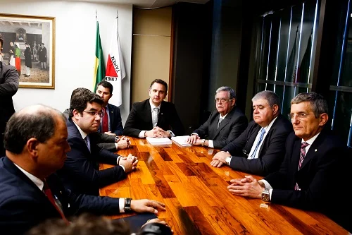 advogado antonio claudio mariz de oliveira entre defesa de temer foto walterson rosa framephoto folhapress