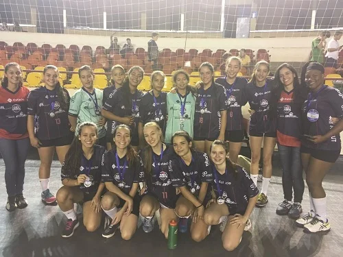 atletas convocadas com a equipe cadete foto divulgacao