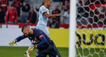 Lanterna Avaí bate o Athletico Paranaense na Arena da Baixada