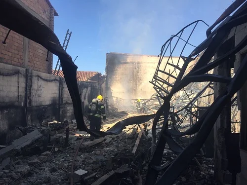 incendio galpao abandonado em goiania