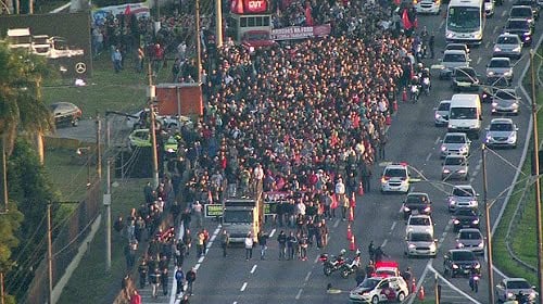 metalurgicos bloqueiam rodovia em sp reproducao tv globo