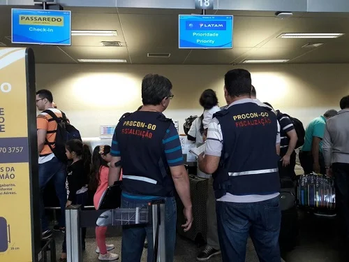 procon fiscaliza aeroporto em goiania