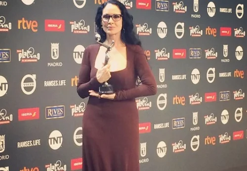 sonia braga ganha premio por aquarius