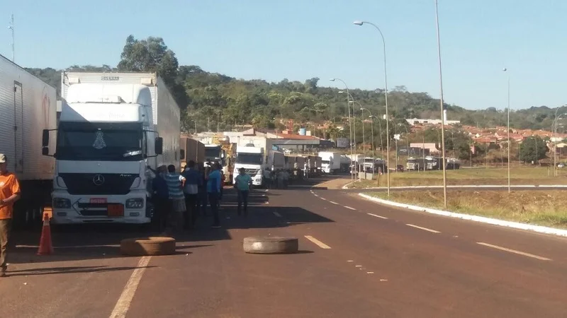 caminhoneiros protestam em jatai