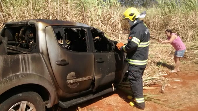 caminhonete incendiada