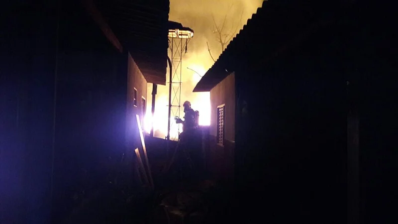 incendio em madeireira aparecida