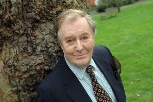 morre ator robert hardy