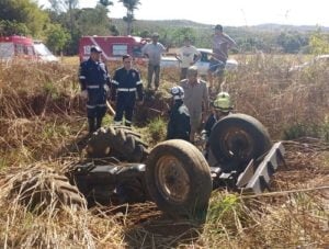 trator tomba e mata fazendeiro em jaragua