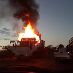 caminhao incendio uruacu