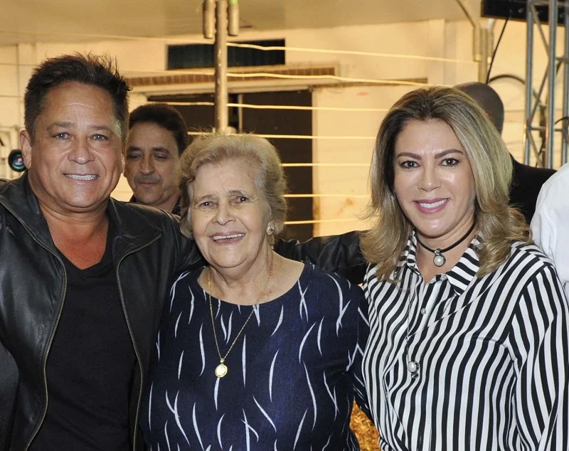 cantor leonardo com sua mae dona carmem divina da costa e valeria perillo cristina cabral