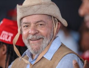 ex presidente lula de chapeu