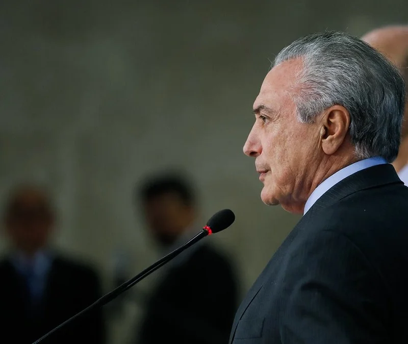 michel temer microfone