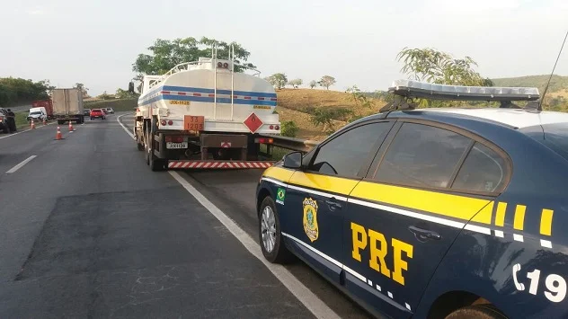 caminhao de combustivel recuperado pela policia