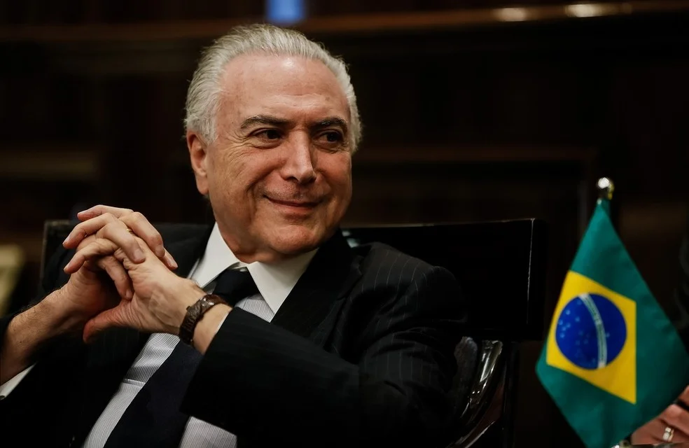 temer sorrindo