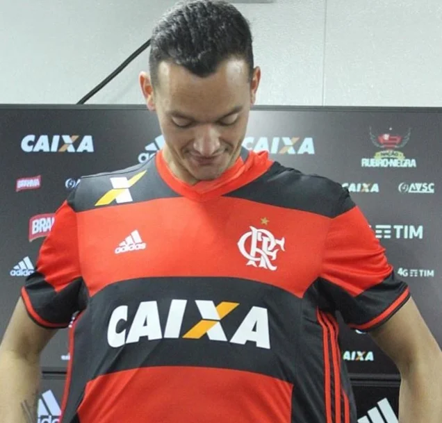 zagueiro rever flamengo