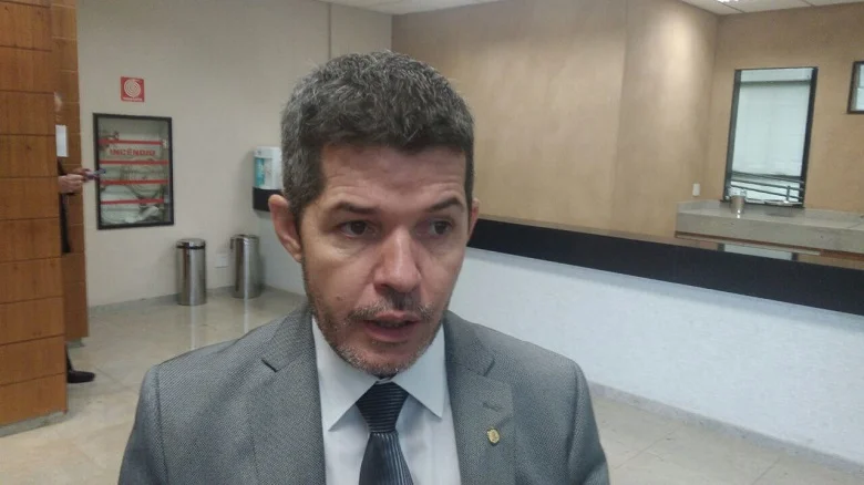 delegado waldir foto samuel straioto diario de goias