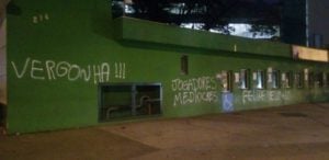 palmeiras muro pichado