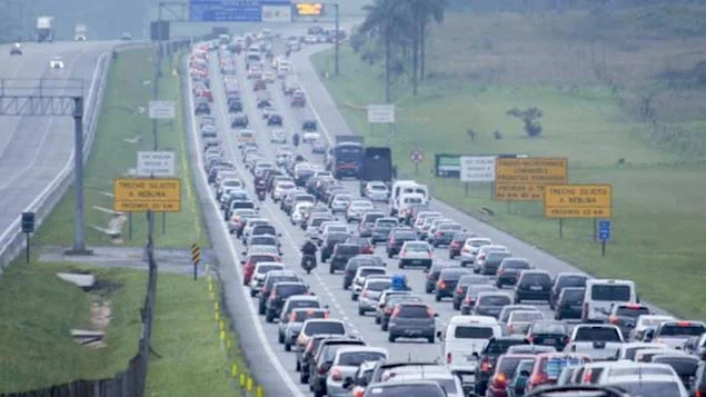 rodovia volta de feriado