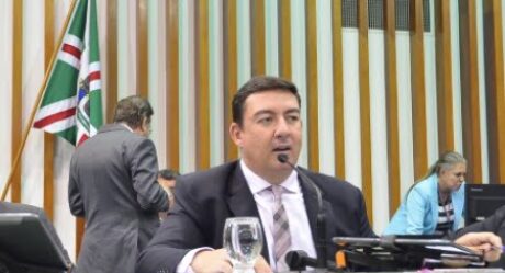 Vitti age rápido e anuncia ponto biométrico para deputados