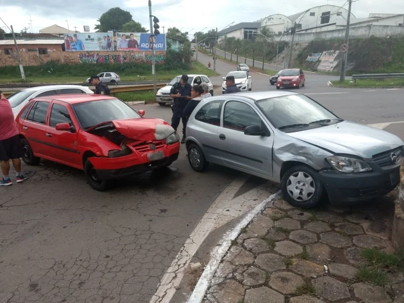 colisao marginal carro roubado gcm divulgacao