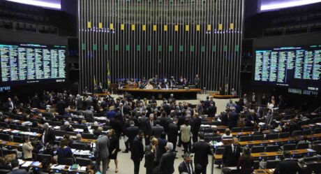 Congresso aprova Orçamento de 2018 com deficit menor e salário mínimo de R$ 965