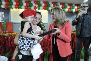 valeriaperillo entrega presente de natal foto araujo jorge