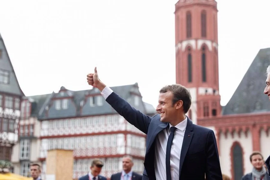 macron foto facebook oficial