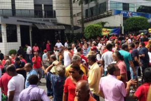 manifestantes predio lula foto arquivo agencia brasil