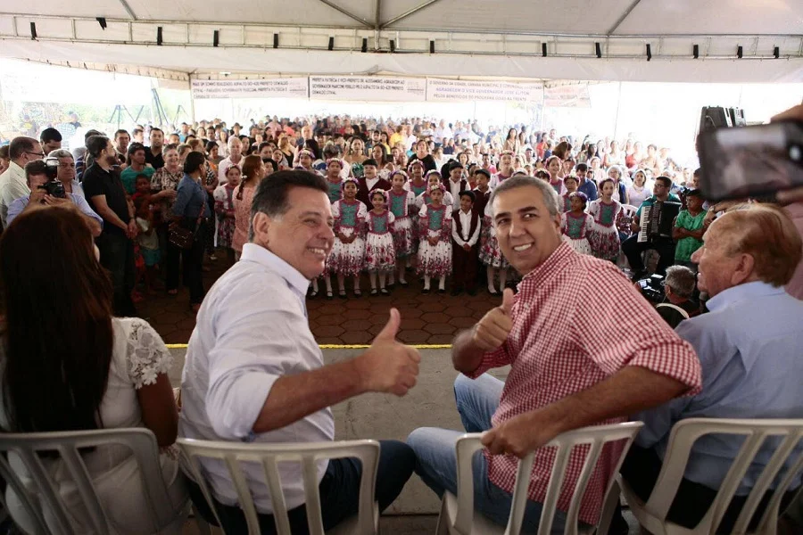 marconi e jose eliton em inauguracao em nova veneza foto divulgacao governo go