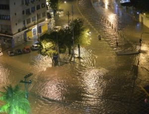 chuva no rio foto celso pupo fotoarena folhapress.jpg