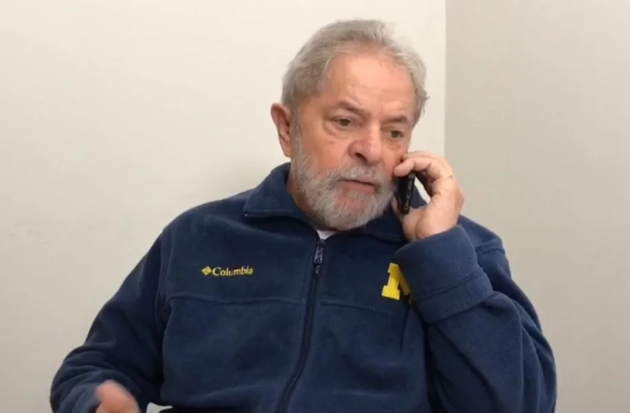 lula entrevista a radio jornal de pernambuco por telefone video Ricardo Stuckert.jpg