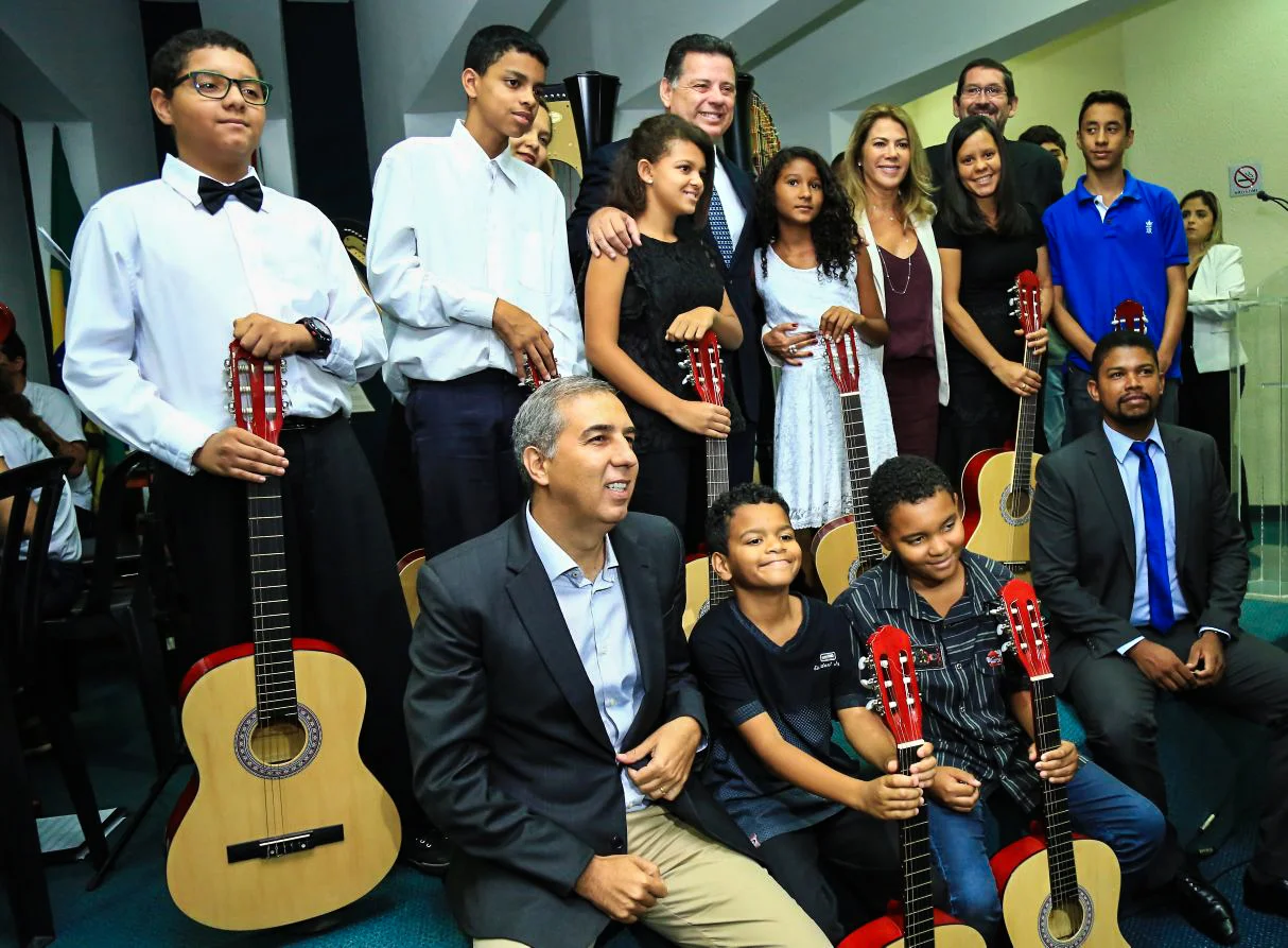 Marconi Perillo - Rede de Orquestras Sonfônicas Jovens do Estado de Goiás - Harpas - Foto Andre Saddi 01.jpg