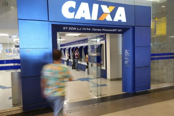 caixa O resultado representou, porém, queda de 43% em relação aos 7,2 bi de lucro em 2015Arquivo:Agência Brasil.jpg