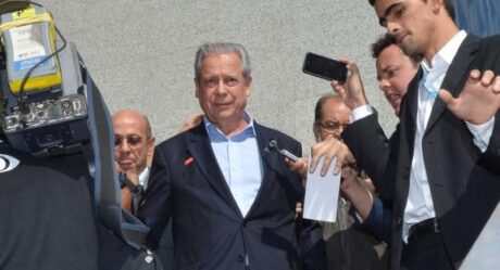 Imóveis do ex-ministro José Dirceu serão leiloados em abril