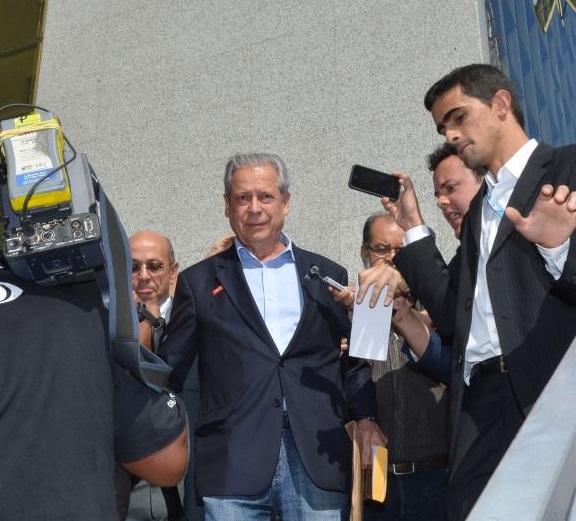 Imóveis do ex-ministro José Dirceu serão leiloados em abril