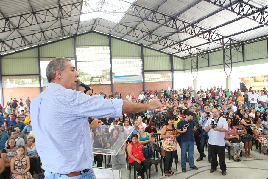 ze eliton durante inauguracao de escola em valparaiso foto jota euripedes.jpg