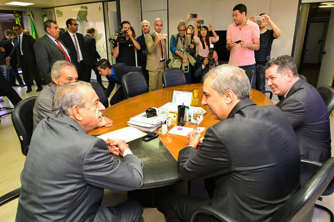 José Eliton - Iris Rezende - Reunião - Foto Wagnas Cabral 02.jpg